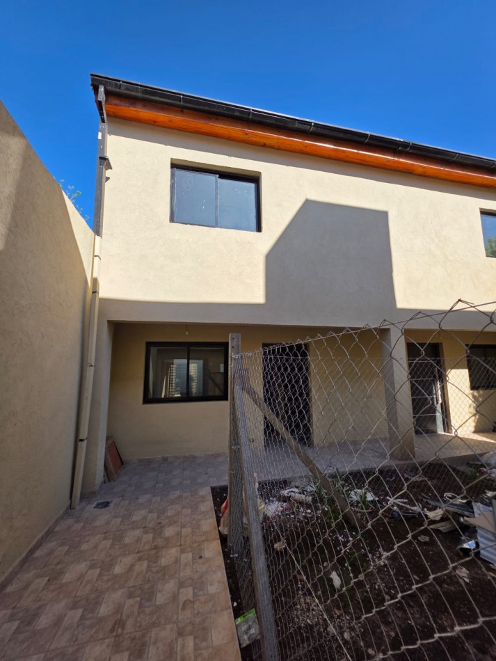 Duplex 2 dormitorios en Ituzaingo con cochera