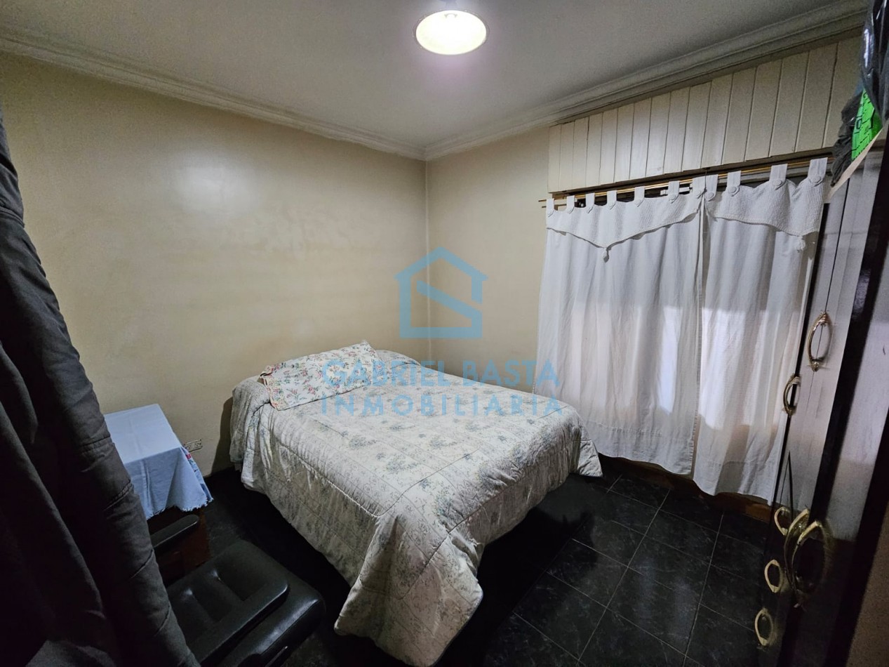 Casa con departamento al fondo