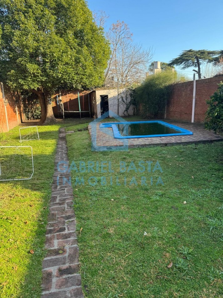 Casa con patio y pileta