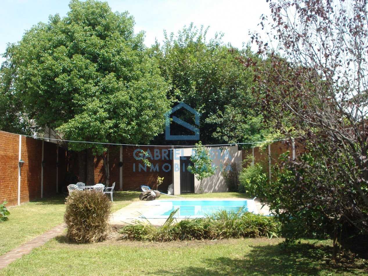 Casa con patio y pileta