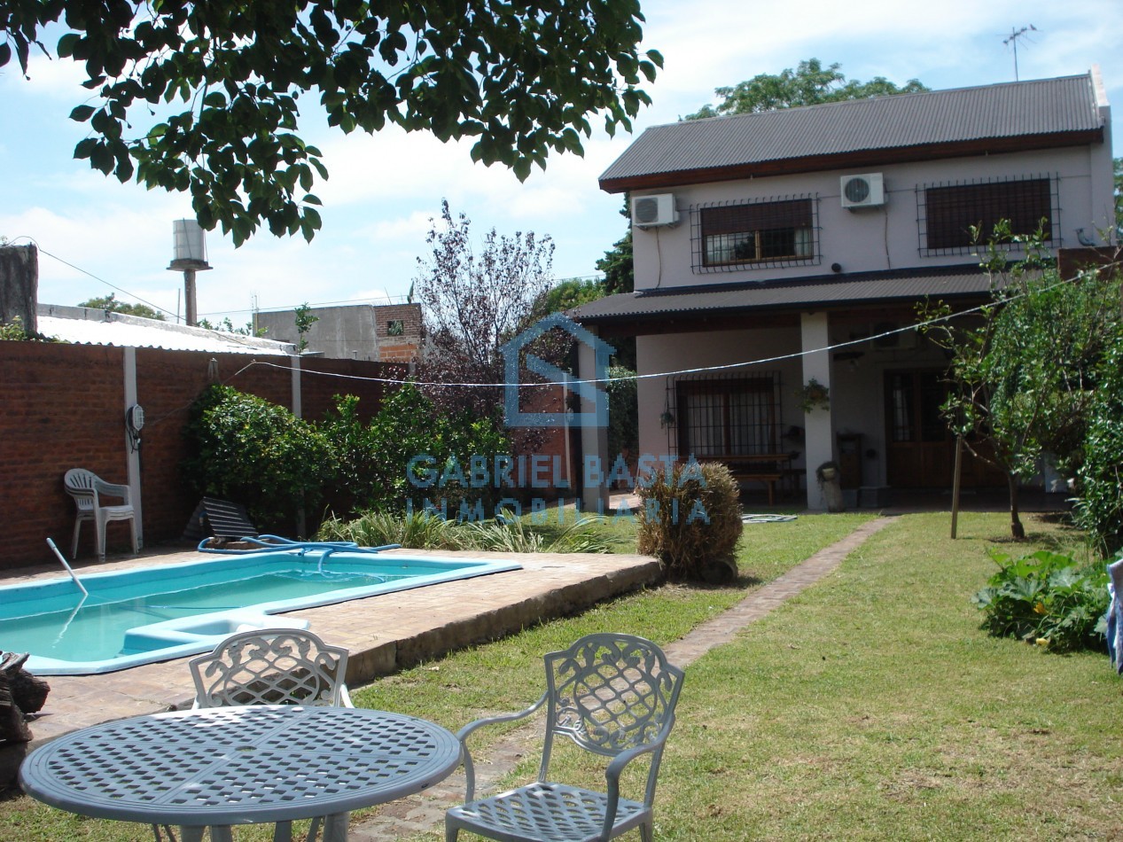 Casa con patio y pileta