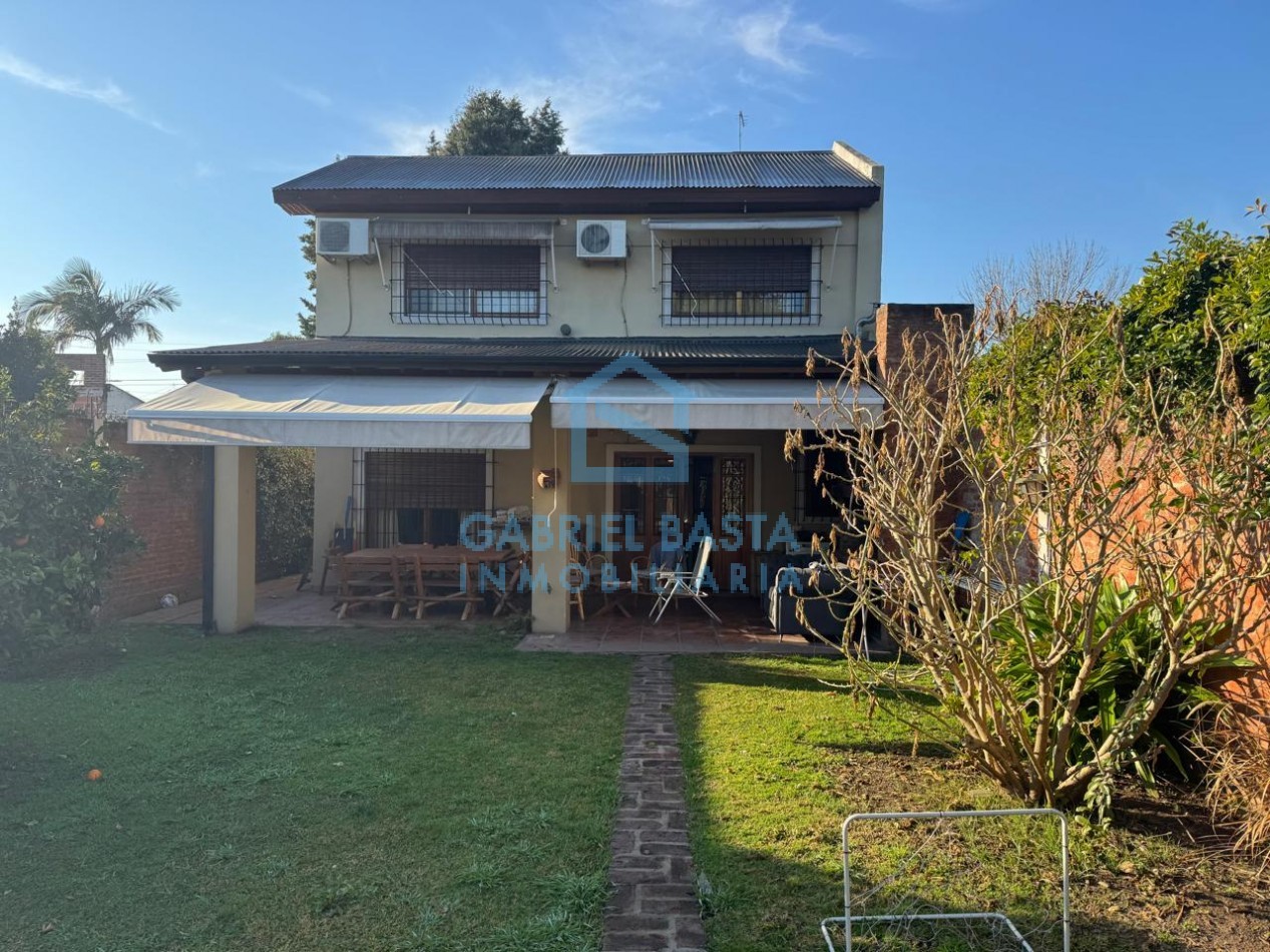 Casa con patio y pileta