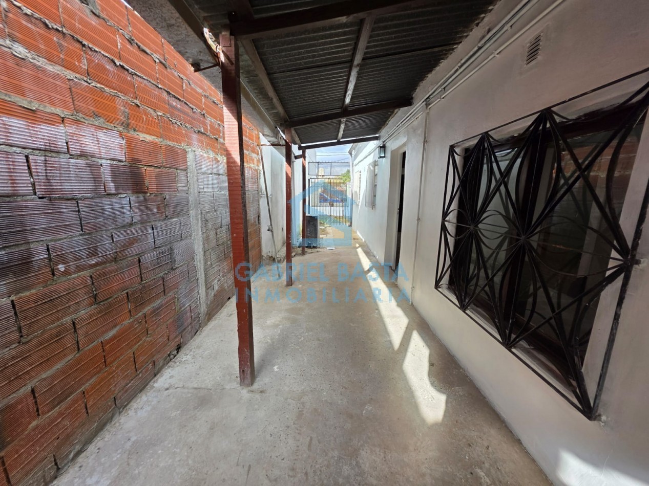 Casa sobre dos terrenos en Libertad