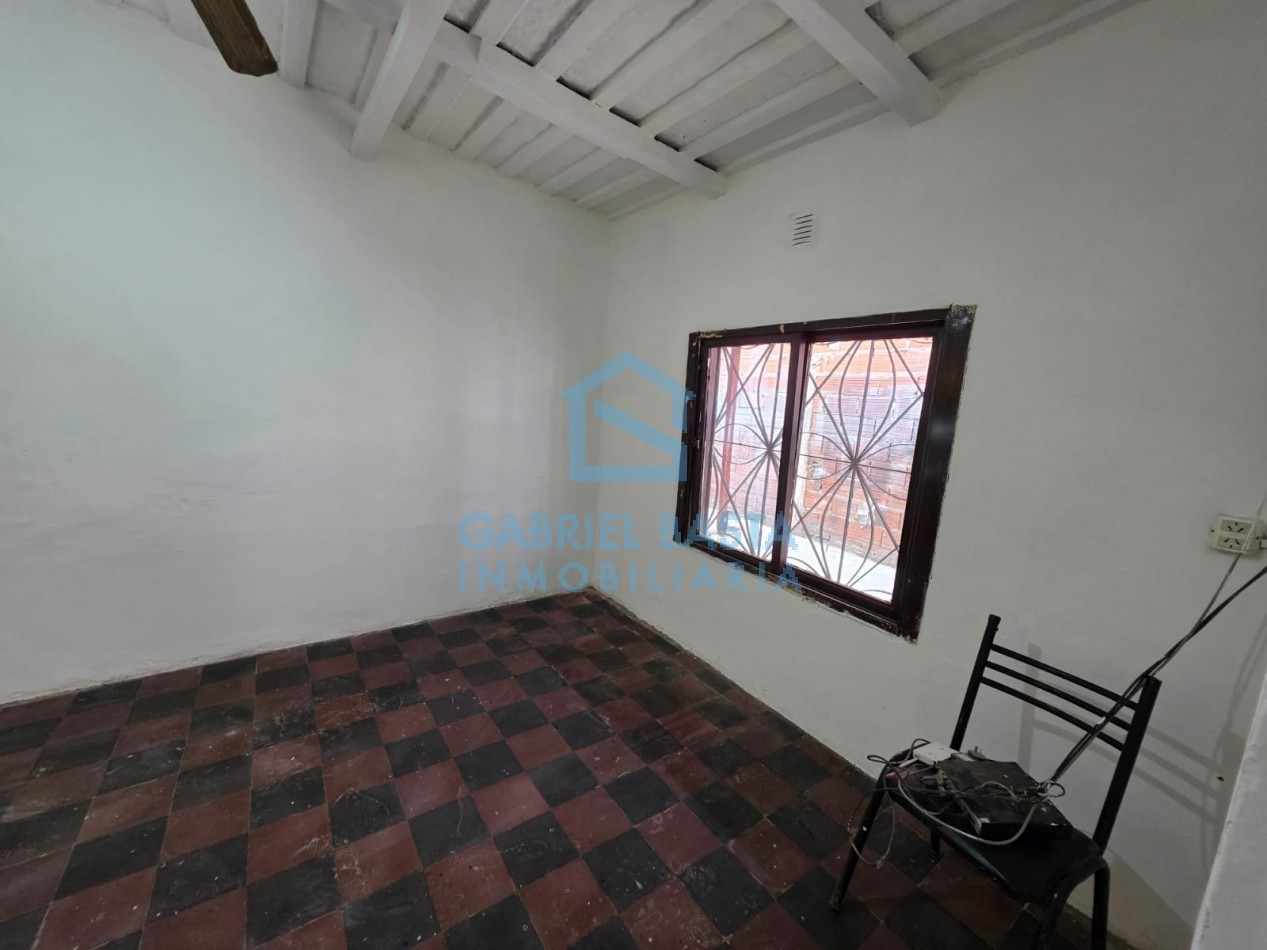 Casa sobre dos terrenos en Libertad
