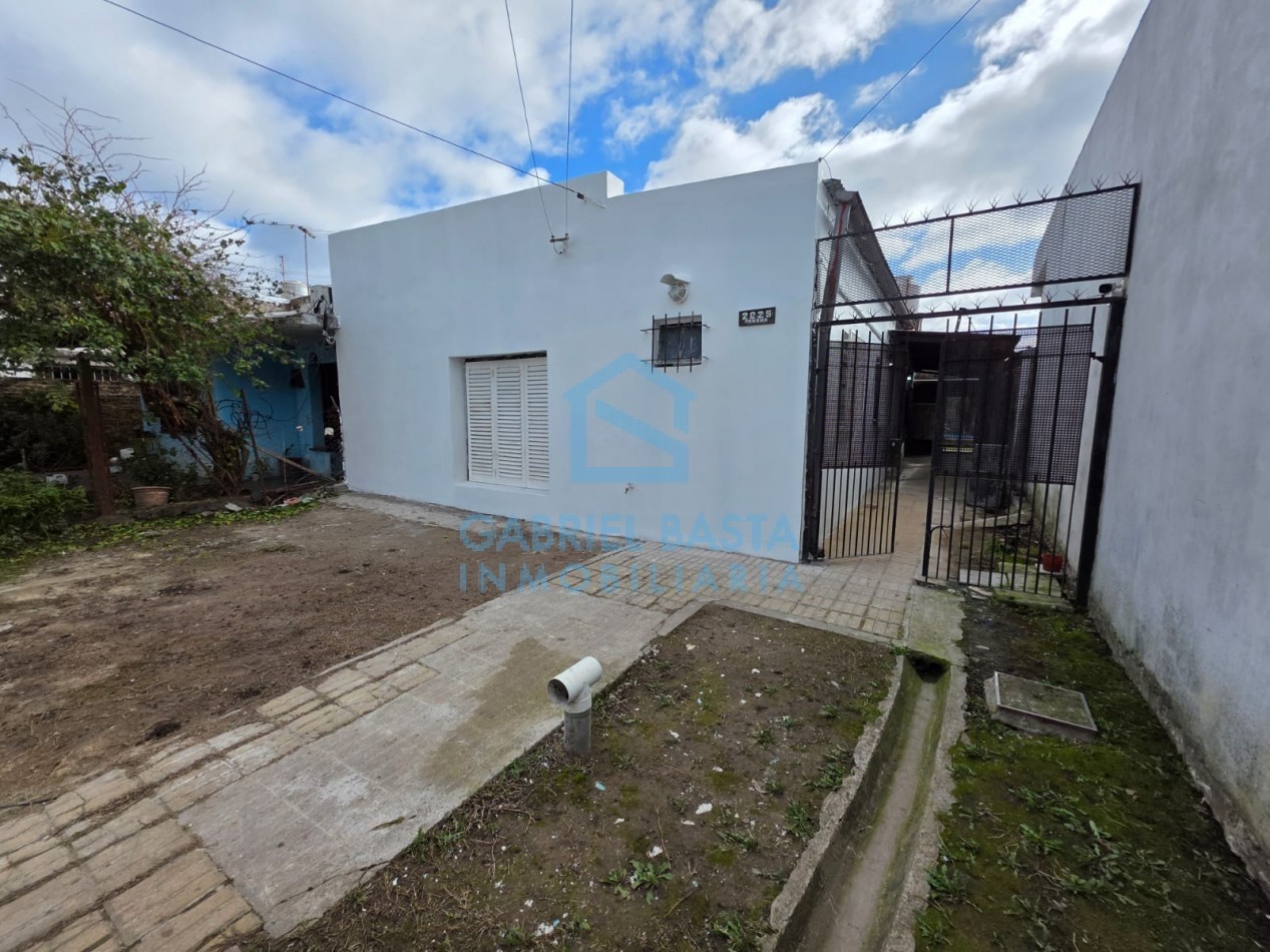 Casa sobre dos terrenos en Libertad