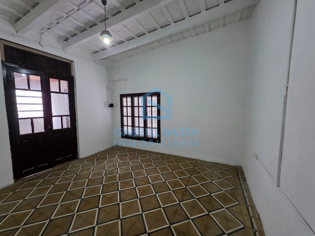 Casa sobre dos terrenos en Libertad