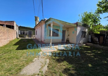 Dos casas en mismo terreno por pasillo