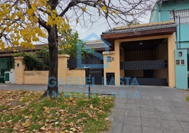 Casa amplia con pileta y dependencia