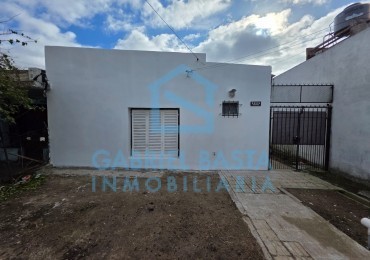 Casa sobre dos terrenos en Libertad